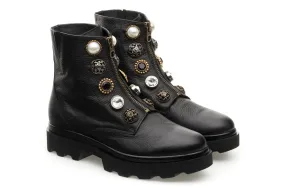 Ankle boot with zip and stones