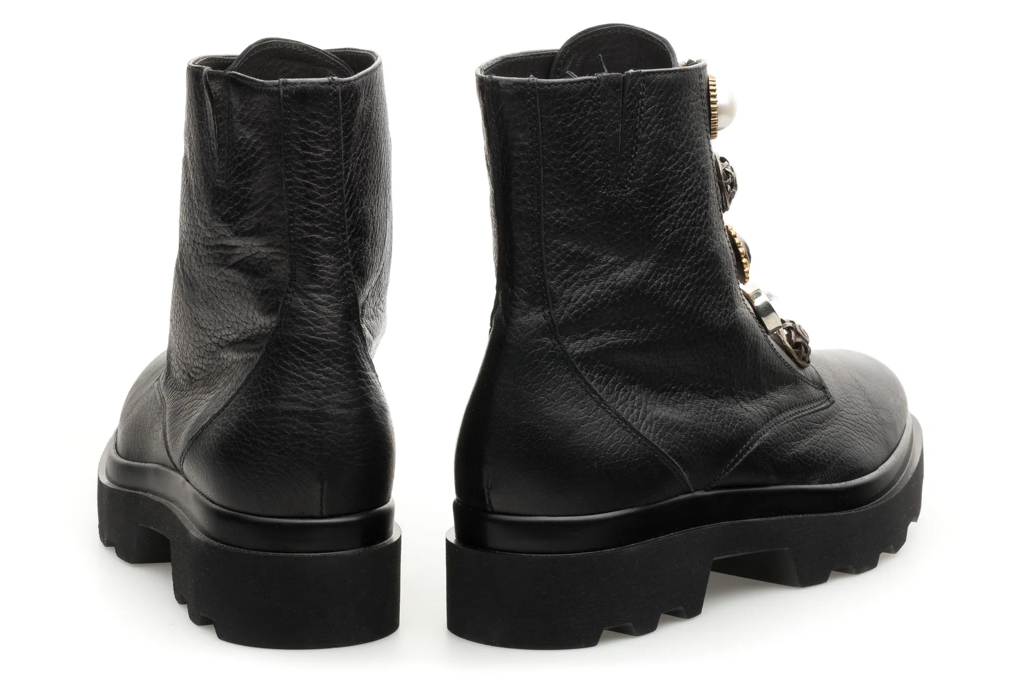 Ankle boot with zip and stones