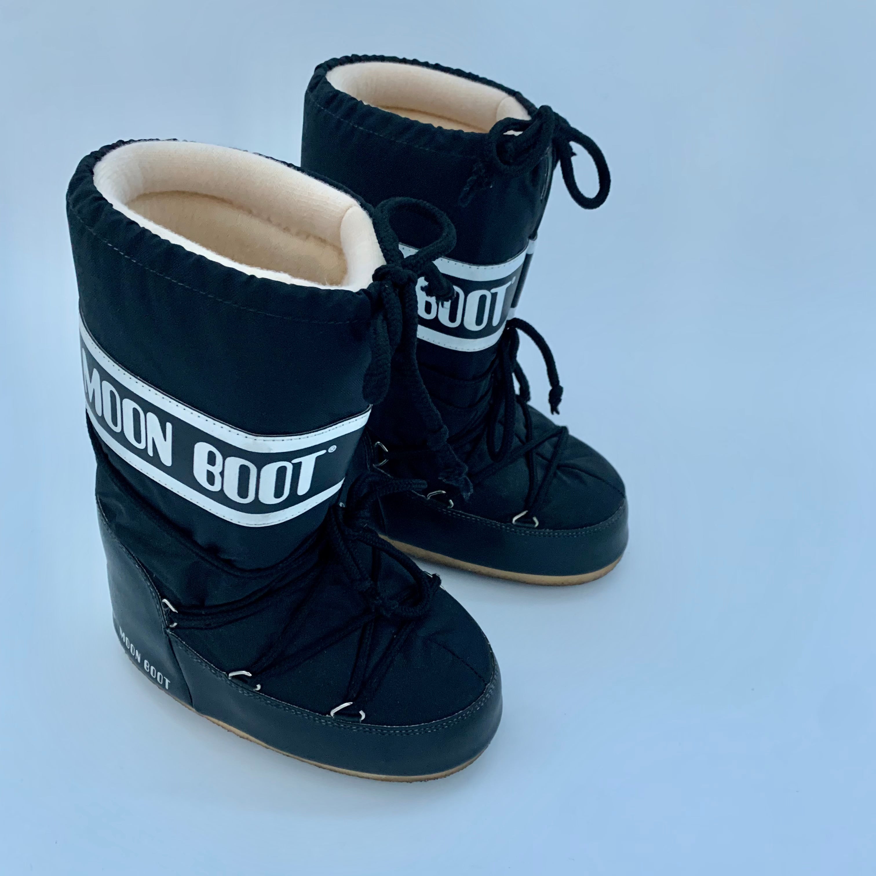 Black Moon Boots: Size 31-34