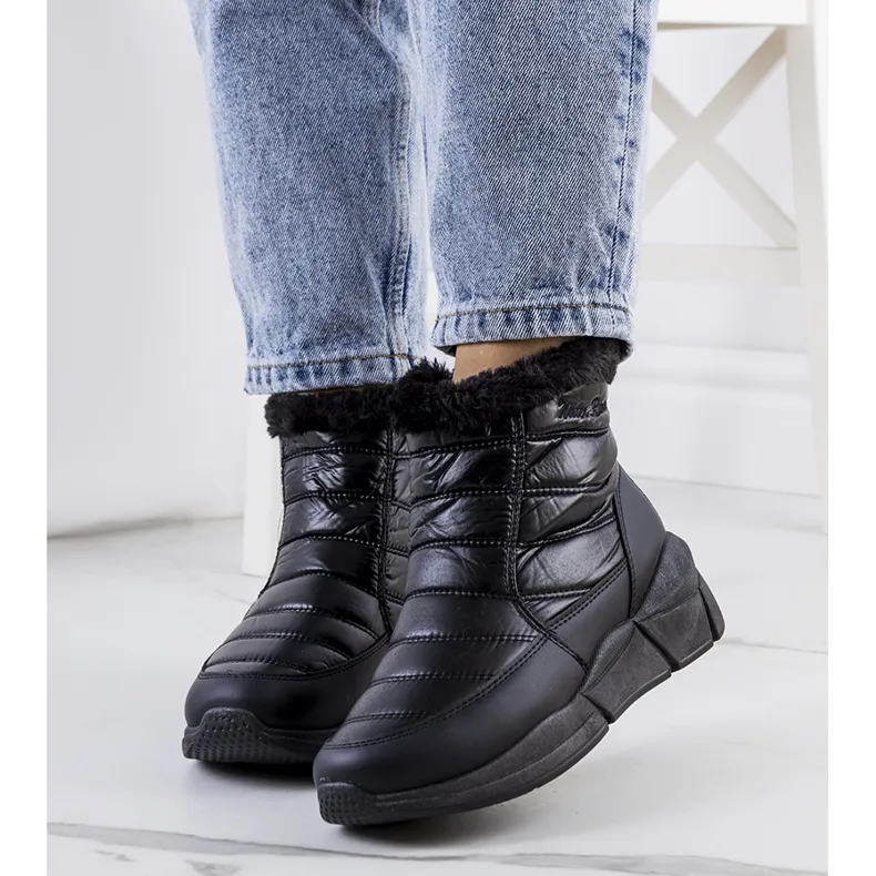 Black snow boots from Lago