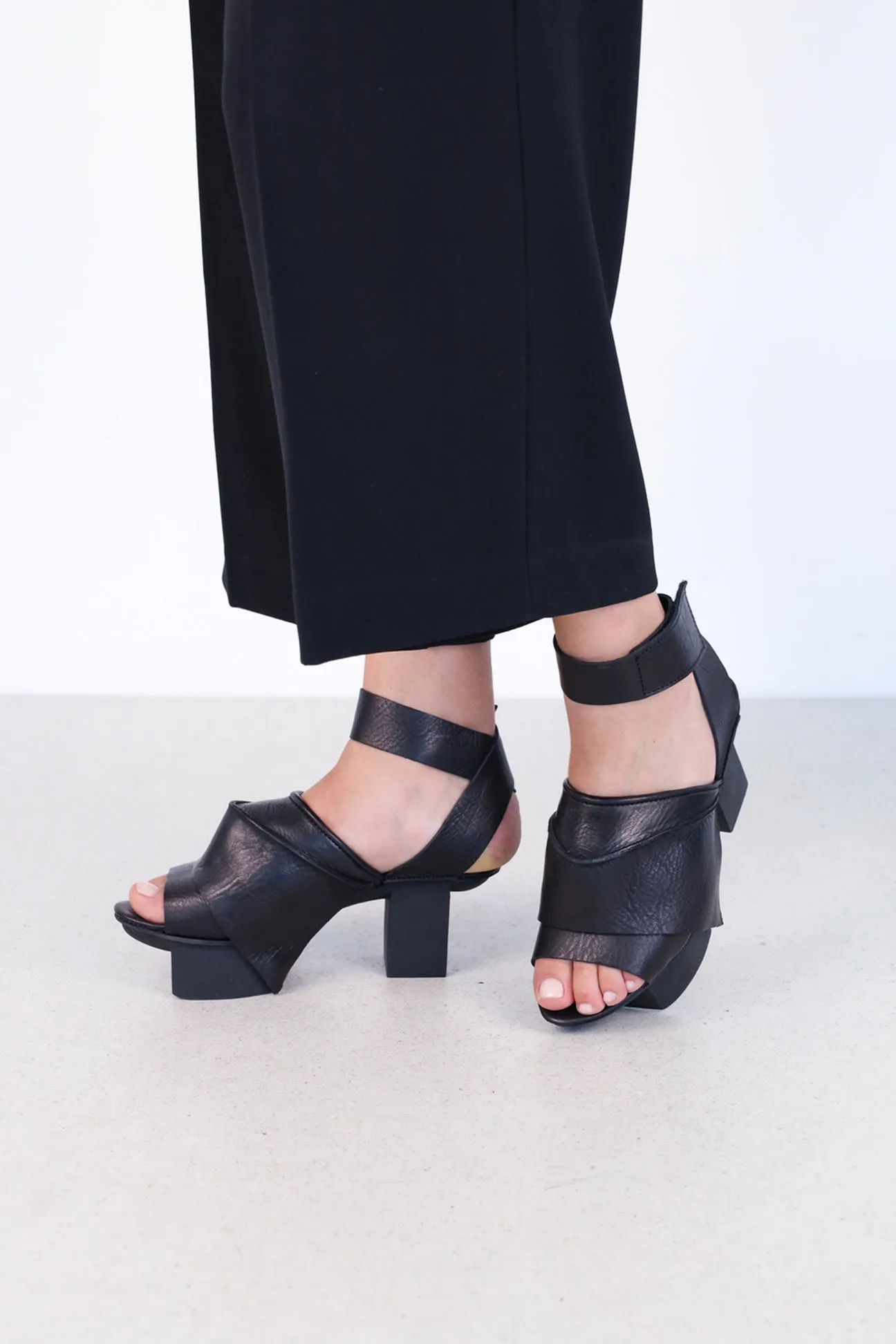 Trippen Vigilant Sandal | Black