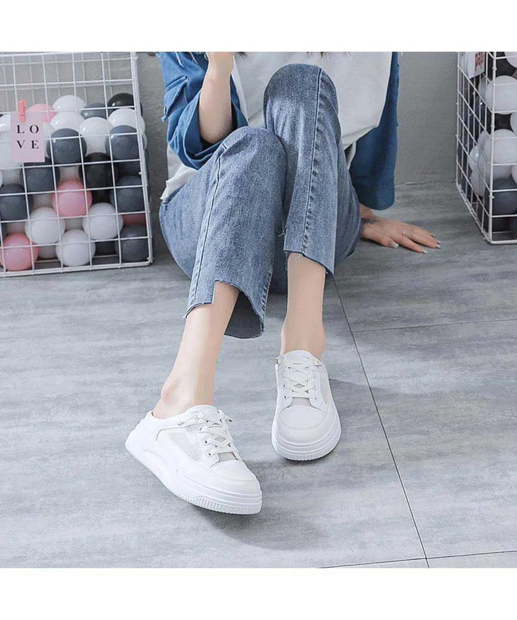 White lace hollow cut mule shoe sneaker